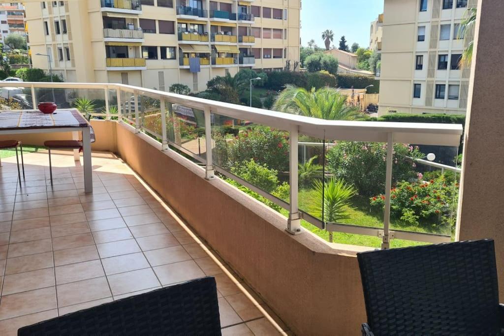 Appartement Vue Mer Sur Les Hauteurs De Nice Exteriör bild